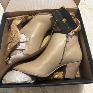 NIB Frye Jennifer Belted Shootie 11M | Color: Ivory